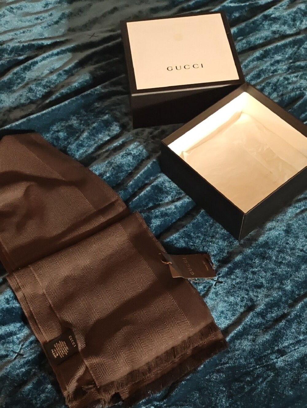 Gucci Brown Scarf with Black Logo Tag - Picture 6 of 8
